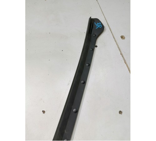 Уплотнитель двери задний левый