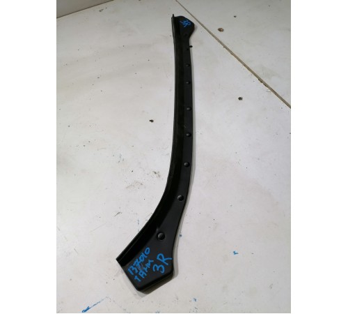 Уплотнитель двери задний левый