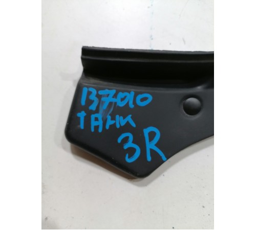 Уплотнитель двери задний левый