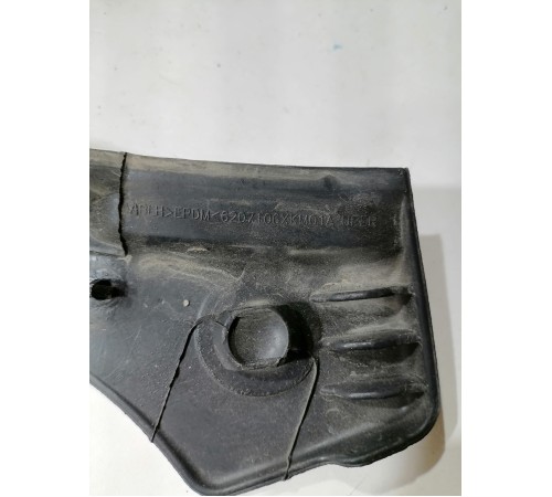 Уплотнитель двери задний левый