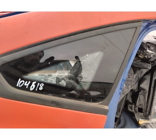 Глухое стекло заднее правое