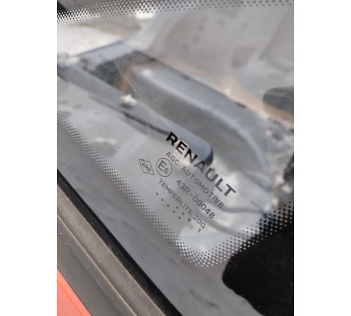 Глухое стекло заднее правое