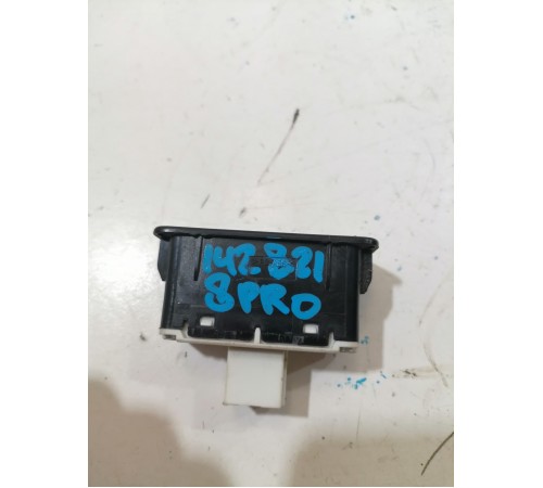 Кнопка открывания багажника