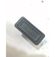 Кнопка открывания багажника