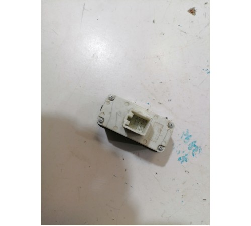 Кнопка открывания багажника