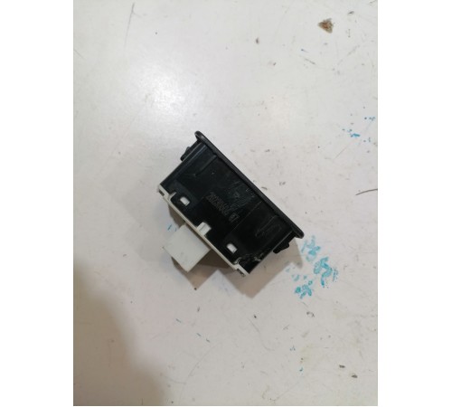 Кнопка открывания багажника