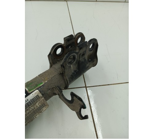 Амортизатор подвески передний левый в сборе