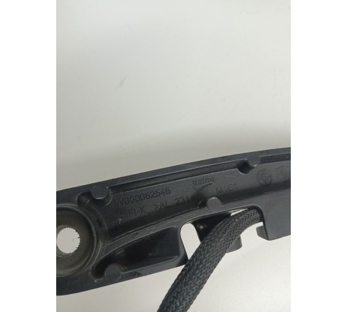 Поводок стеклоочистителя (правый) с омывателем