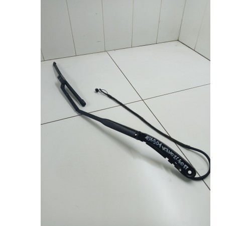 Поводок стеклоочистителя (правый) с омывателем