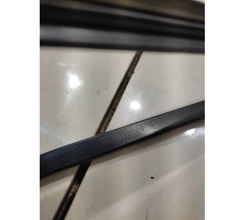 Стеклоочиститель (передний, левый)