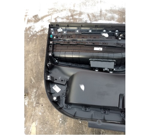 Обшивка двери передняя правая