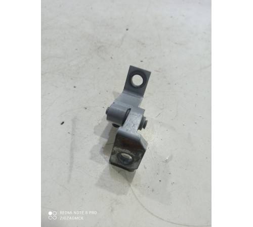 Петля двери(передняя левая верхняя)