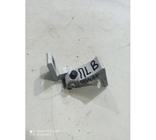 Петля двери(передняя левая верхняя)