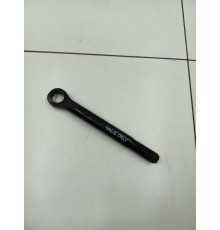 Крюк буксировочный