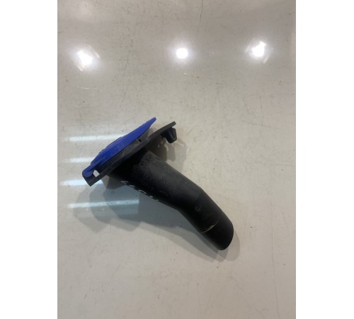 Горловина бачка омывателя