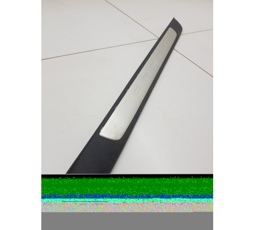 Накладка порога передняя левая