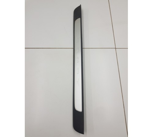 Накладка порога передняя левая