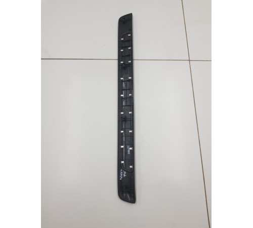 Накладка порога передняя левая