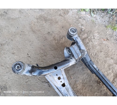 Балка подвески (подрамник) задняя