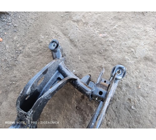 Балка подвески (подрамник) задняя