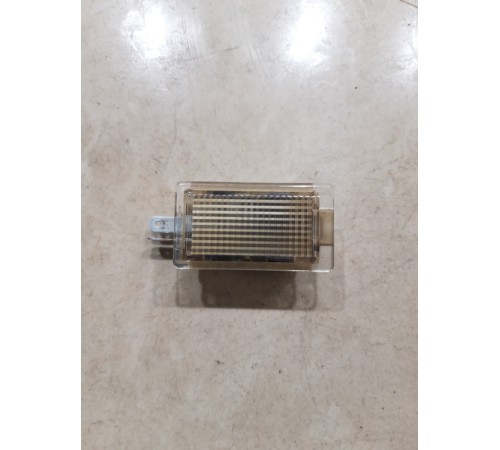 Плафон внутреннего освещения салона