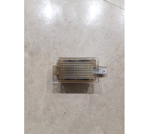 Плафон внутреннего освещения салона