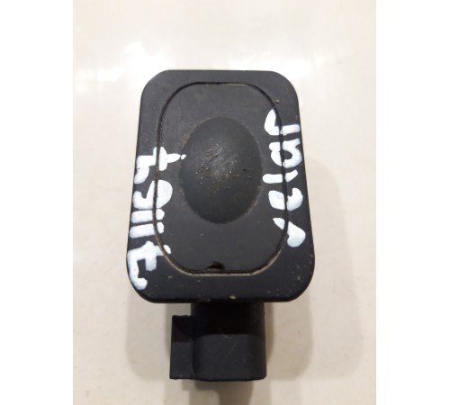 Кнопка открывания багажника