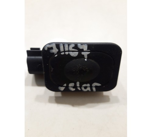 Кнопка открывания багажника