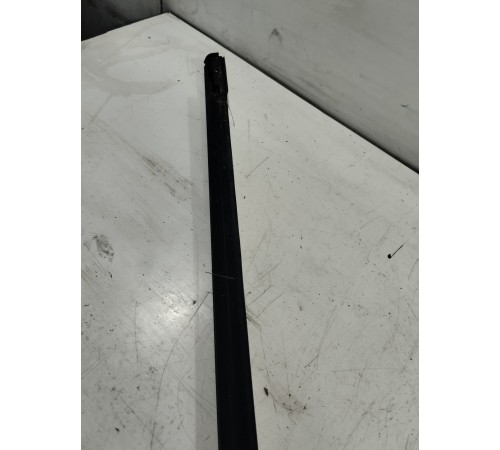 Молдинг стекла передний левый