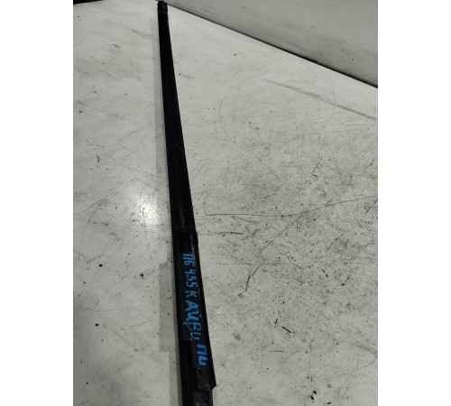 Молдинг стекла передний левый