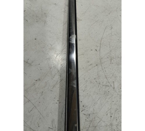 Молдинг стекла передний левый