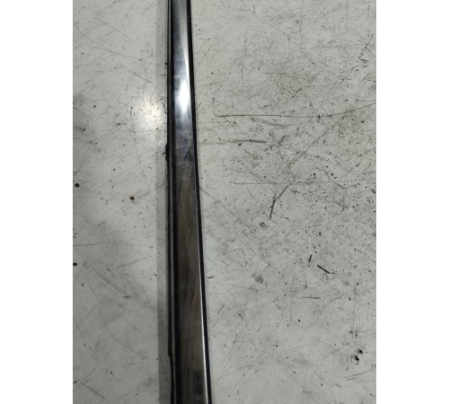 Молдинг стекла передний левый