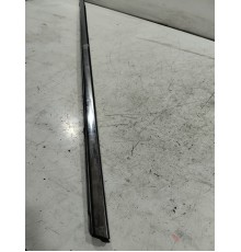Молдинг стекла передний левый