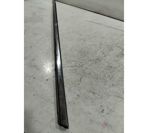 Молдинг стекла передний левый