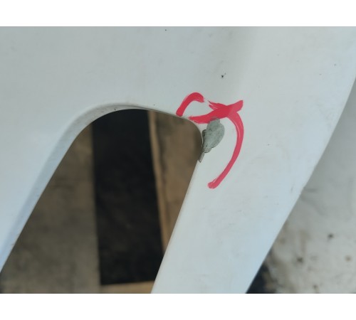 Крыло переднее правое