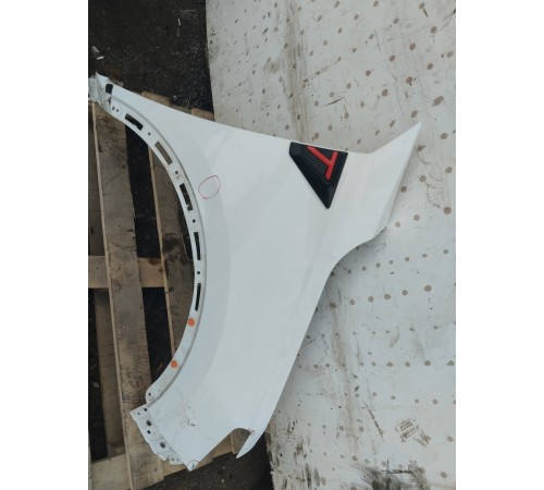 Крыло переднее правое