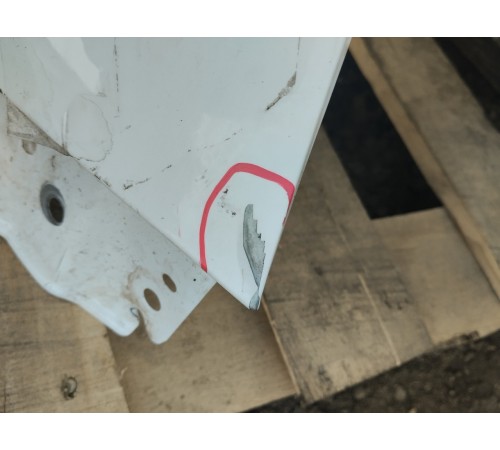 Крыло переднее правое