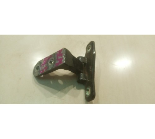 Петля двери (передняя, правая, верхняя)