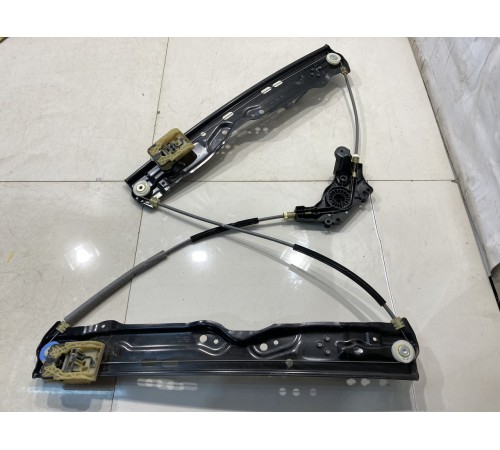 Стеклоподъемник (передний, правый)