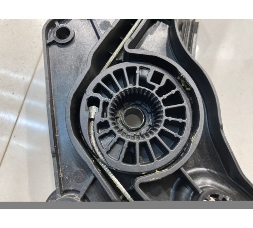 Стеклоподъемник (передний, правый)