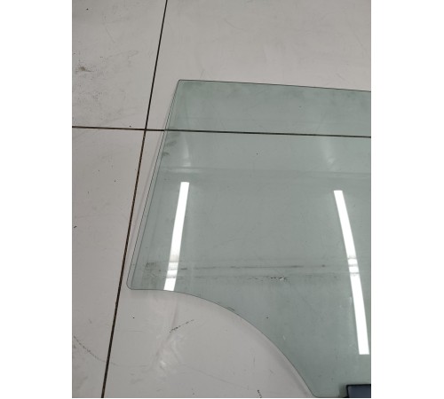 Стекло двери задний левый