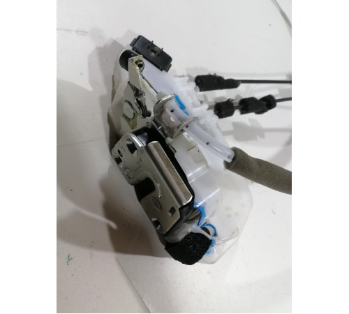 Замок двери передний левый