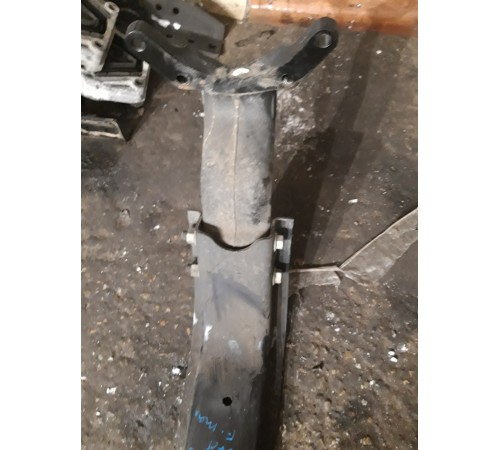 Кронштейн поперечины рамы