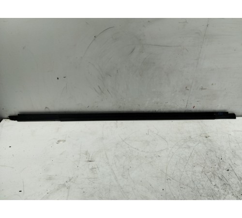 Уплотнитель стекла (передний левый наружный)