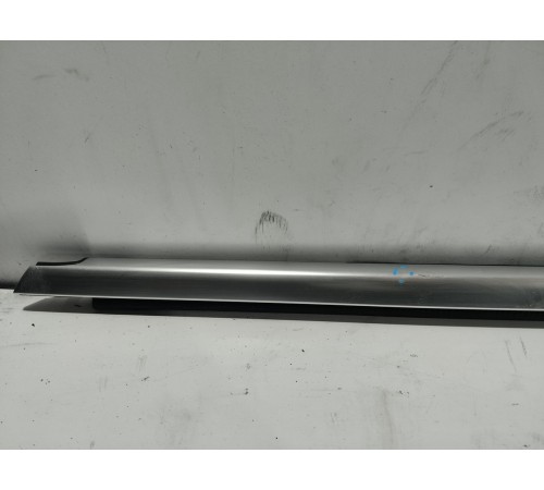 Уплотнитель стекла (передний левый наружный)