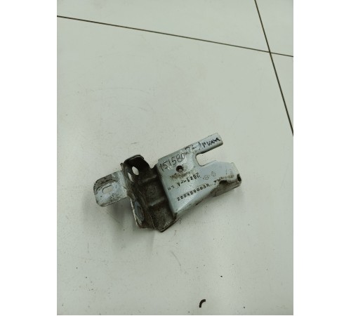 Кронштейн передней фары левый