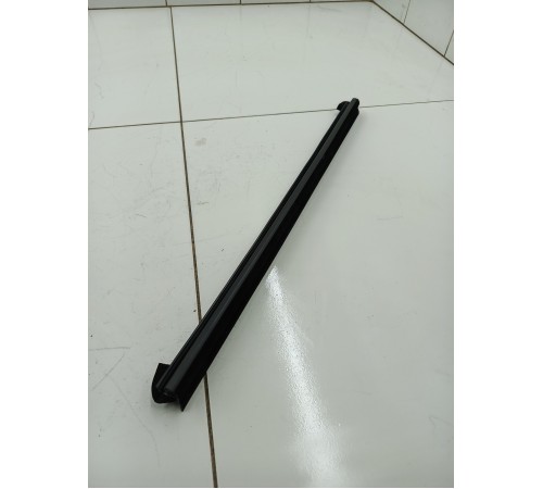 Уплотнитель стекла двери задний левый внутренний