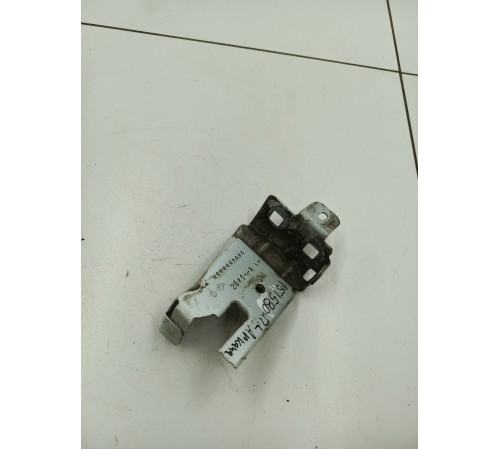 Кронштейн передней фары левый