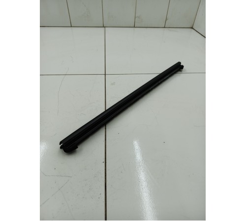 Уплотнитель стекла двери задний левый внутренний