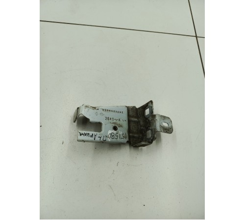 Кронштейн передней фары левый